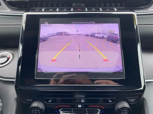 Used 2025 Jeep Grand Cherokee L Altitude AWD/4WD image 18