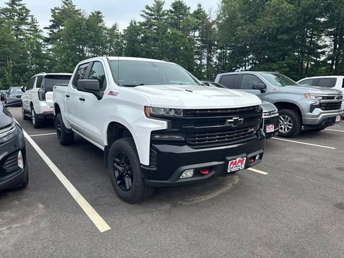 Used 2021 Chevrolet Silverado 1500 LT Trail Boss w/ Convenience Package II AWD/4WD image 2