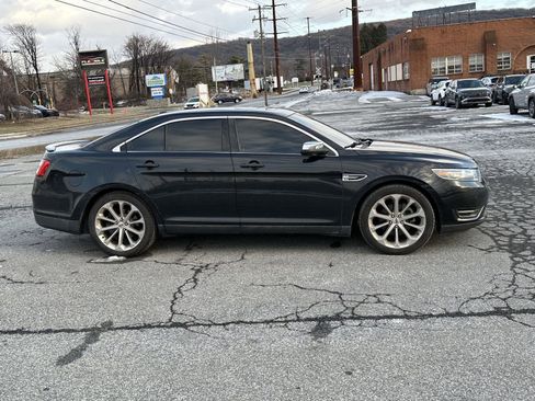 Used 2015 Ford Taurus Limited w/ Equipment Group 301A image 9