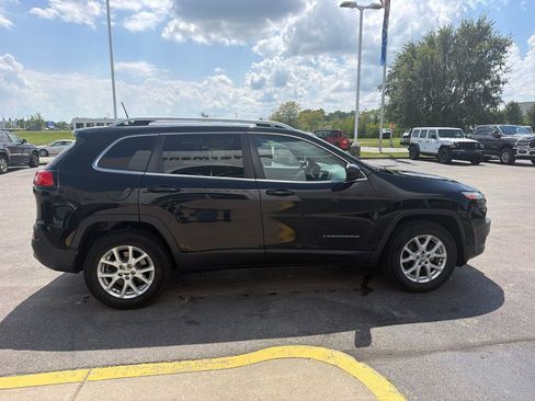 Used 2018 Jeep Cherokee Latitude Plus AWD/4WD image 11
