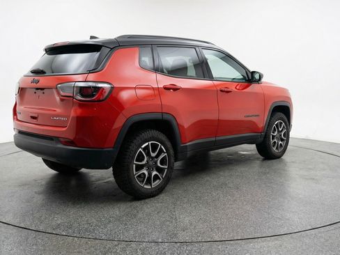 Used 2025 Jeep Compass Trailhawk image 9