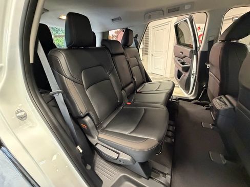 Used 2023 Nissan Pathfinder SL AWD/4WD image 5
