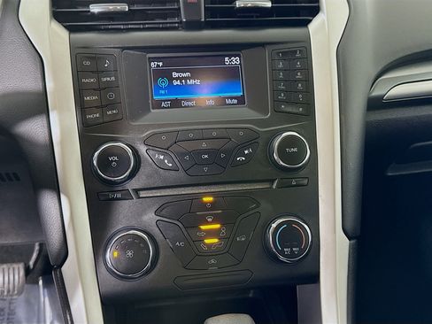 Used 2016 Ford Fusion SE image 18