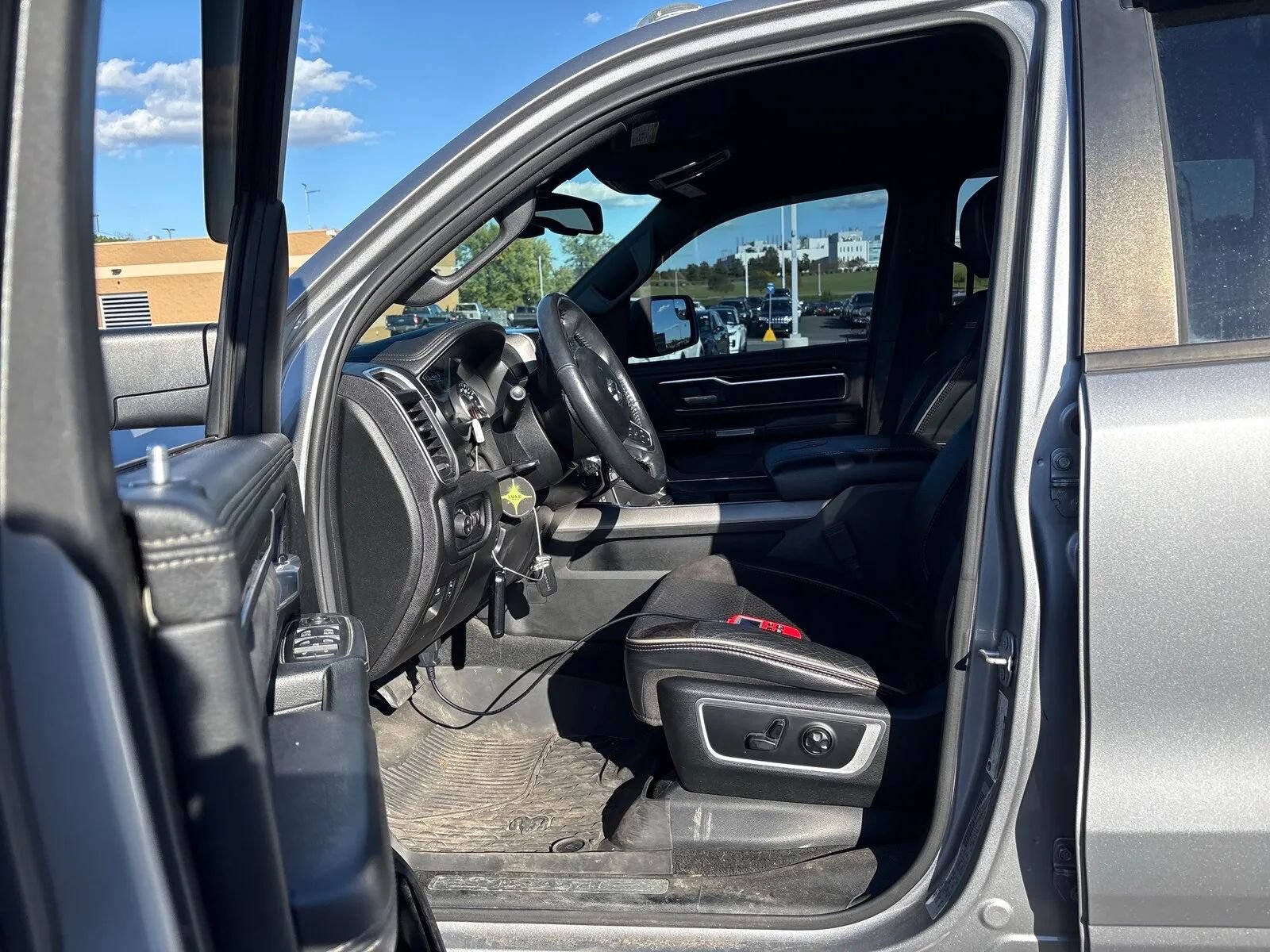 Used 2020 RAM 1500 Laramie w/ Sport Appearance Package AWD/4WD image 4
