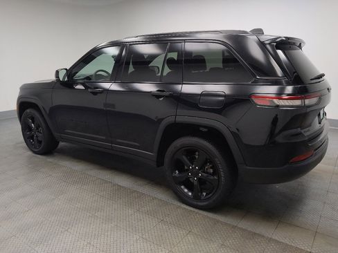 Used 2023 Jeep Grand Cherokee Altitude AWD/4WD image 3