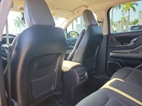 Certified 2024 Lincoln Corsair AWD w/ Rear Removable Package Tray image 15