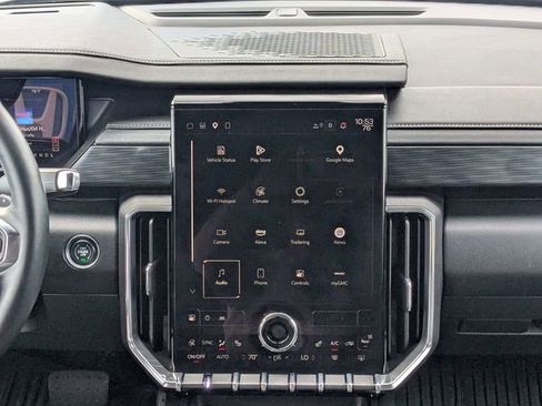 Used 2025 GMC Acadia Elevation FWD image 17