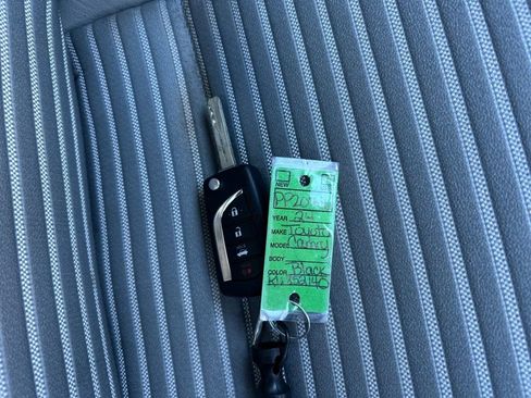 Used 2024 Toyota Camry SE image 27