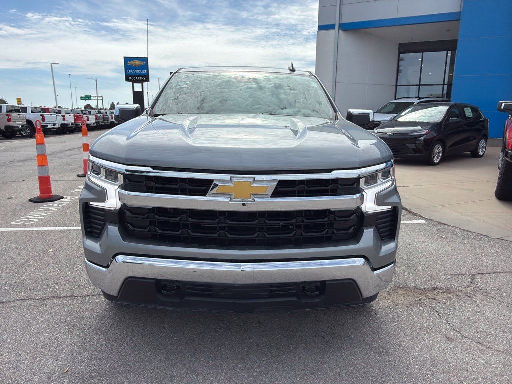 Used 2025 Chevrolet Silverado 1500 LT AWD/4WD image 8