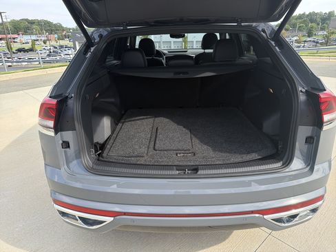 Used 2021 Volkswagen Atlas Cross Sport SEL R-Line w/ Cross Sport MDO Package AWD/4WD image 31
