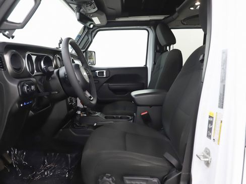 Used 2023 Jeep Wrangler Unlimited w/ Sun & Screen Package image 22