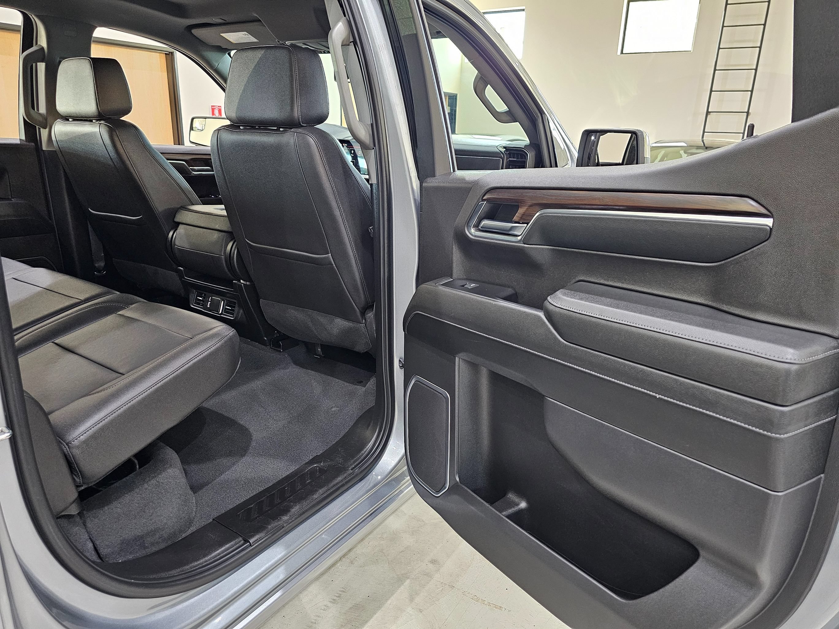 Used 2024 GMC Sierra 1500 SLT AWD/4WD image 28