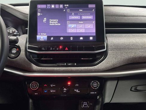 Used 2022 Jeep Compass Latitude FWD image 24