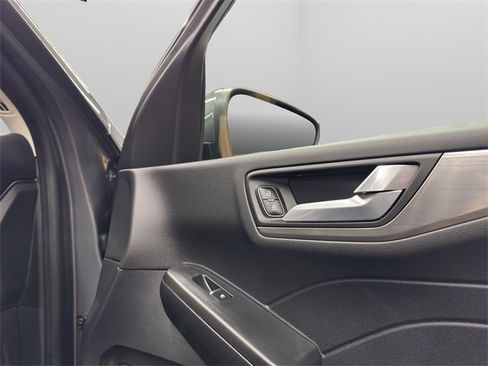 Used 2022 Ford Escape Titanium image 12