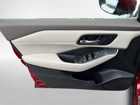 Used 2023 Nissan Rogue SL w/ SL Premium Package image 17