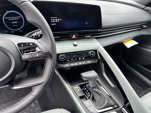 New 2025 Hyundai Elantra Limited image 20
