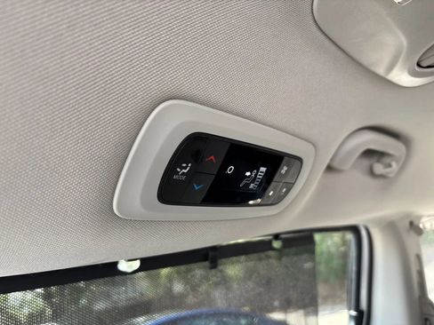 Used 2023 Chrysler Pacifica Touring-L FWD image 23