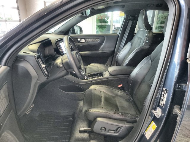 Used 2022 Volvo XC40 T5 R-Design w/ Advanced Package AWD/4WD image 12