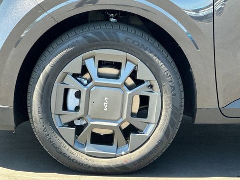 New 2026 Kia Carnival EX FWD image 25