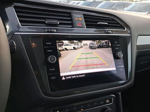 Used 2020 Volkswagen Tiguan SE FWD image 23