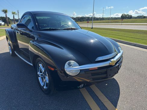 Used 2004 Chevrolet SSR w/ Preferred Equipment Group image 7