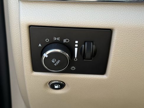 Used 2017 Jeep Grand Cherokee Limited image 25