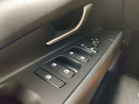 Used 2025 Hyundai Elantra SE FWD image 27