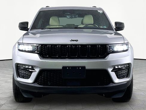 Used 2024 Jeep Grand Cherokee Limited w/ Luxury Tech Group II AWD/4WD image 2