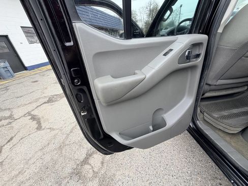 Used 2012 Nissan Frontier SV w/ SV Premium Utility Pkg image 27