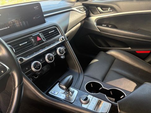 Used 2022 Genesis G70 2.0T RWD image 9