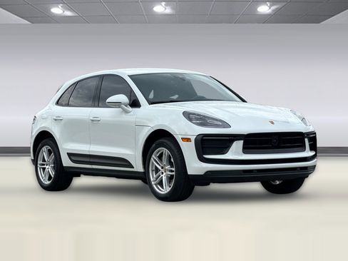 Used 2023 Porsche Macan image 6