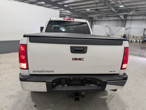 Used 2014 GMC Sierra 2500 SLE w/ SLE Preferred Package AWD/4WD image 4