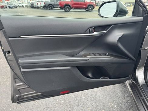 Used 2021 Toyota Camry SE image 15