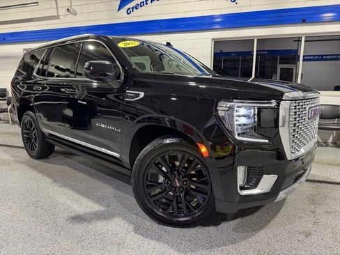 Used 2022 GMC Yukon Denali w/ Denali Premium Package image 2