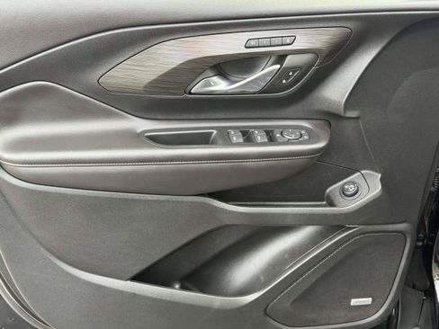 Used 2022 GMC Terrain SLT w/ Infotainment Package II AWD/4WD image 6
