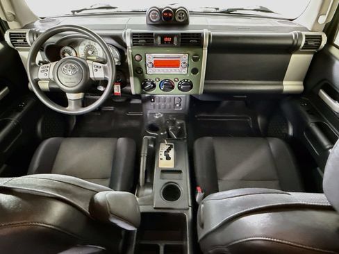 Used 2013 Toyota FJ Cruiser 4WD w/ Convenience Pkg image 13
