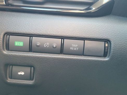 Used 2024 Nissan Sentra SV FWD image 34