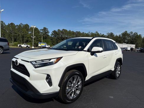 Used 2022 Toyota RAV4 XLE Premium image 7