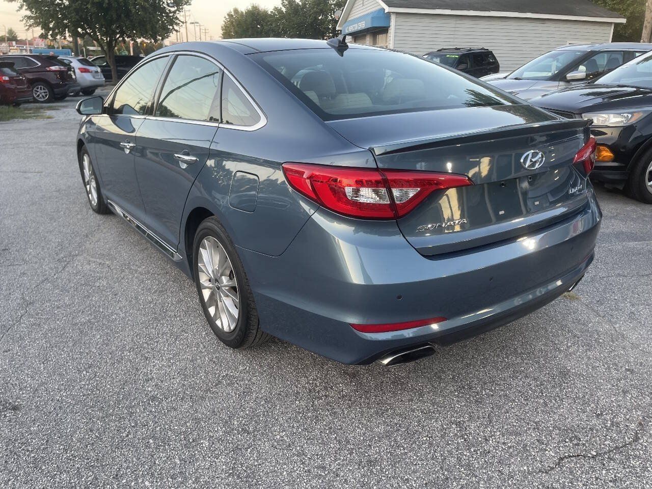 Used 2015 Hyundai Sonata Limited w/ Option Group 06 FWD image 4