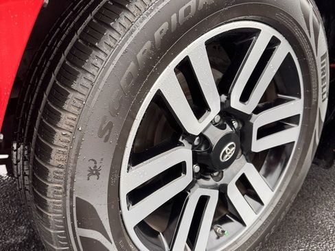 Used 2020 Toyota 4Runner Limited image 33