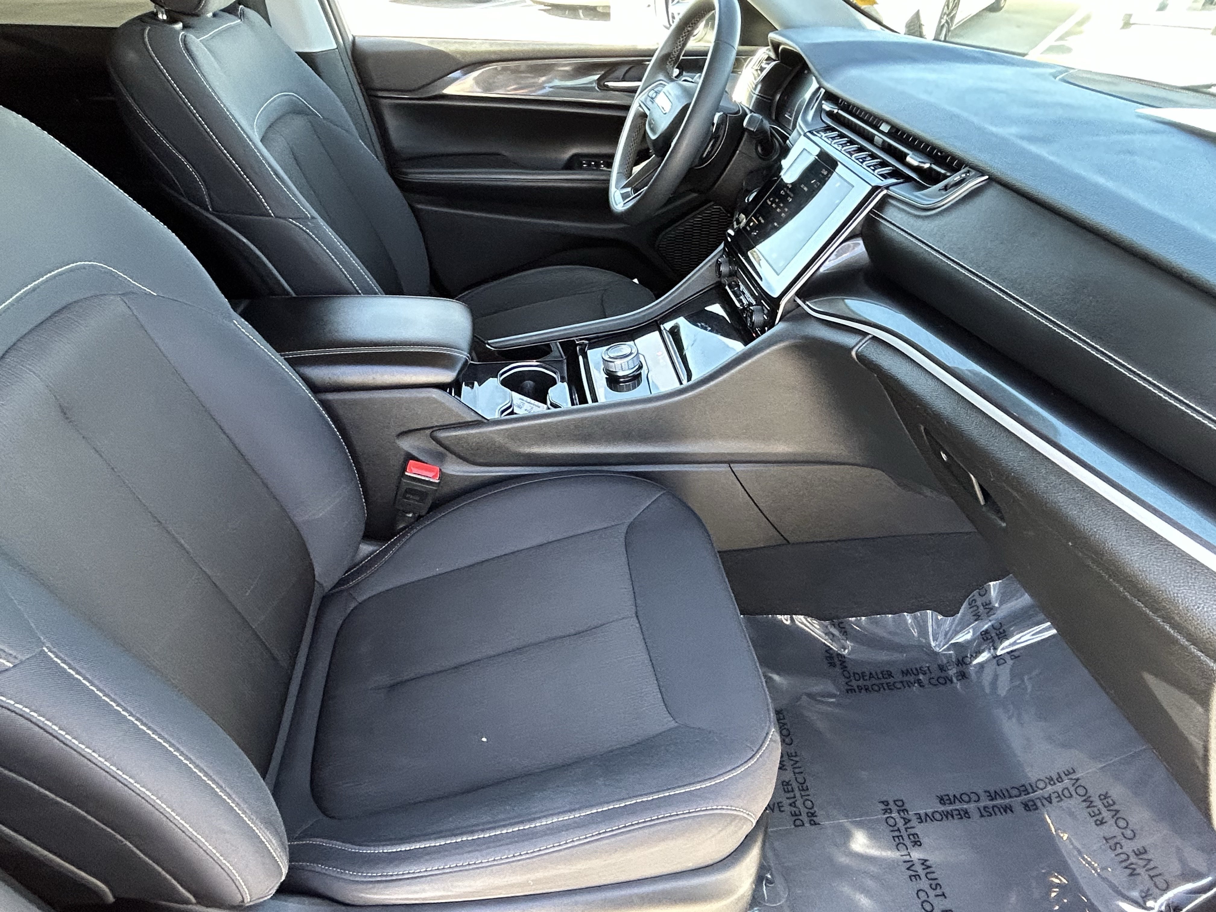 Used 2023 Jeep Grand Cherokee Laredo RWD image 10