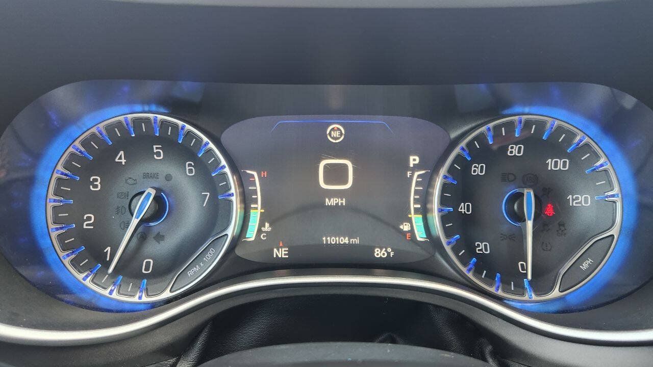 Used 2020 Chrysler Pacifica Touring-L Plus w/ Tire & Wheel Group FWD image 29