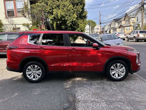 Used 2025 Mitsubishi Outlander ES FWD image 6