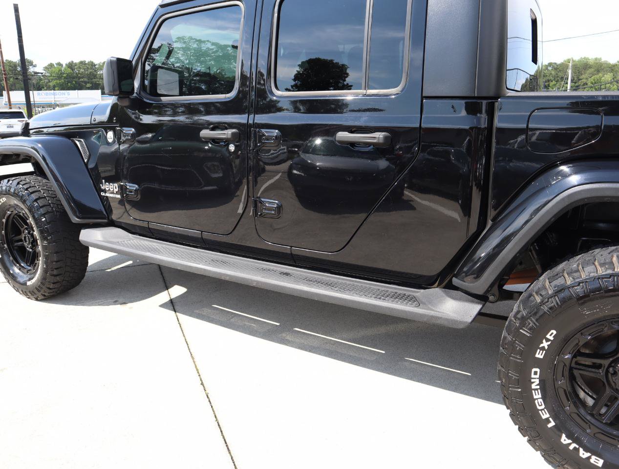 Used 2020 Jeep Gladiator Overland w/ Trailer Tow Package AWD/4WD image 32
