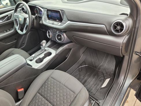 Used 2019 Chevrolet Blazer LT FWD image 9