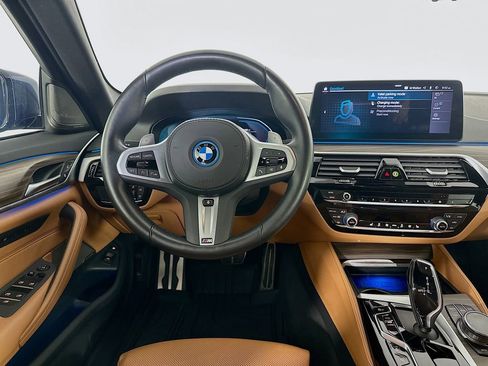 Used 2023 BMW 530e xDrive w/ Premium Package AWD/4WD image 31