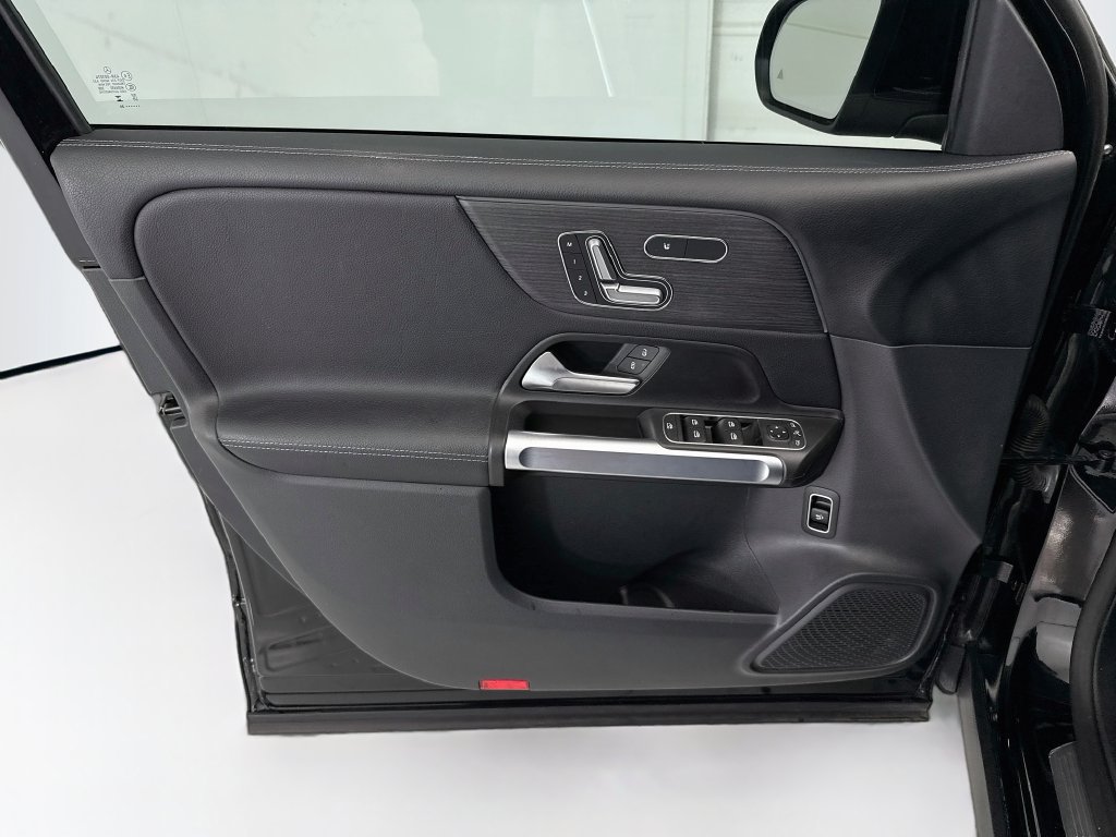 Used 2023 Mercedes-Benz GLB 250 image 23