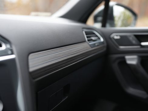 Certified 2023 Volkswagen Tiguan SEL R-Line image 30