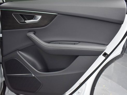 Used 2023 Audi Q8 Premium Plus image 27