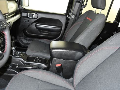 Used 2024 Jeep Wrangler Unlimited Rubicon image 40